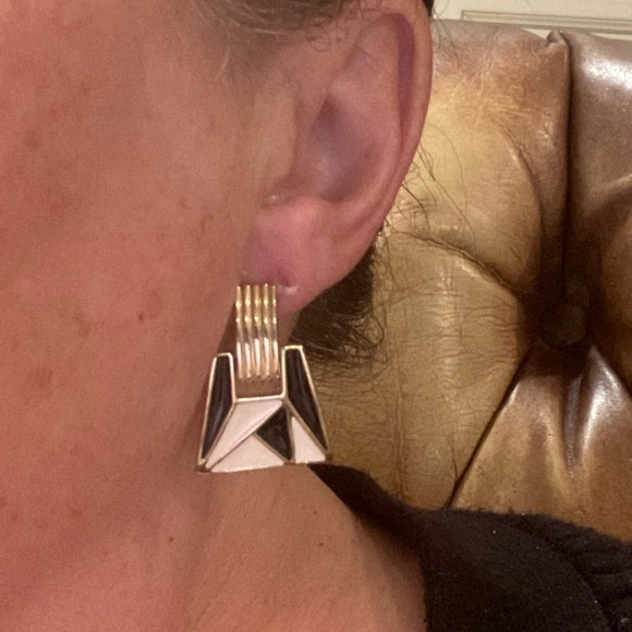 Trifari vintage Art Deco design clip on earrings, 1980’s era - Picture 10 of 12